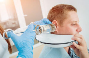 تمیز کردن گوش : راهنمای جامع برای حفظ سلامت کانال شنوایی 1 بهترین روشهای تمیز کردن گوش